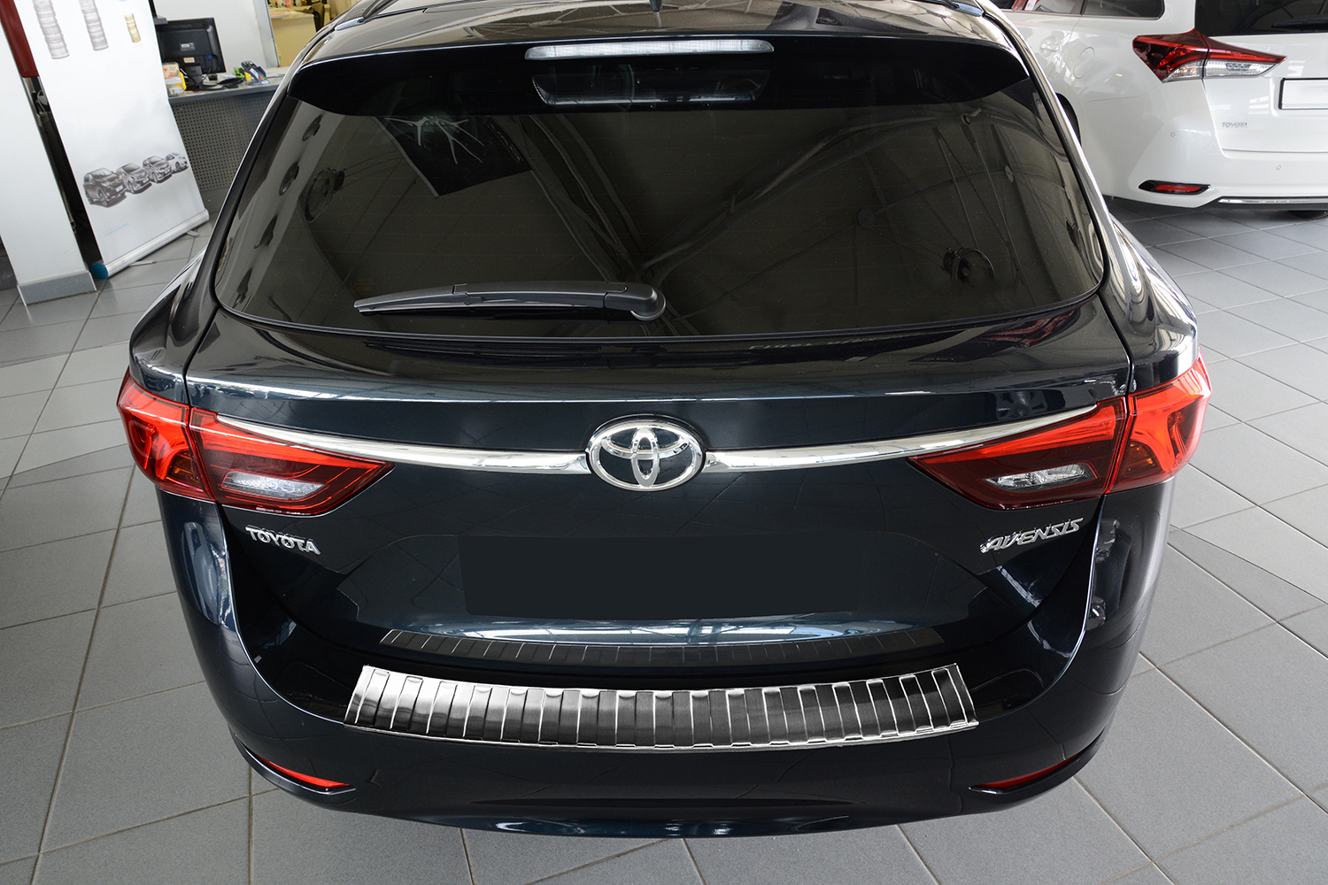 Toyota Avensis Takapuskurin Suojalista Farmari