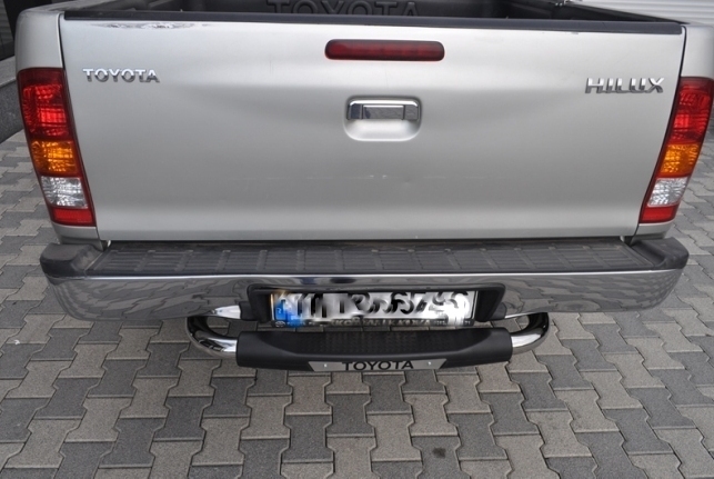 Toyota Hilux Astinlauta taakse