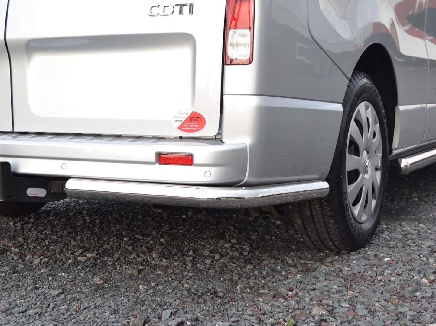 Renault Trafic Takapuskurin kulmaputket 2014->