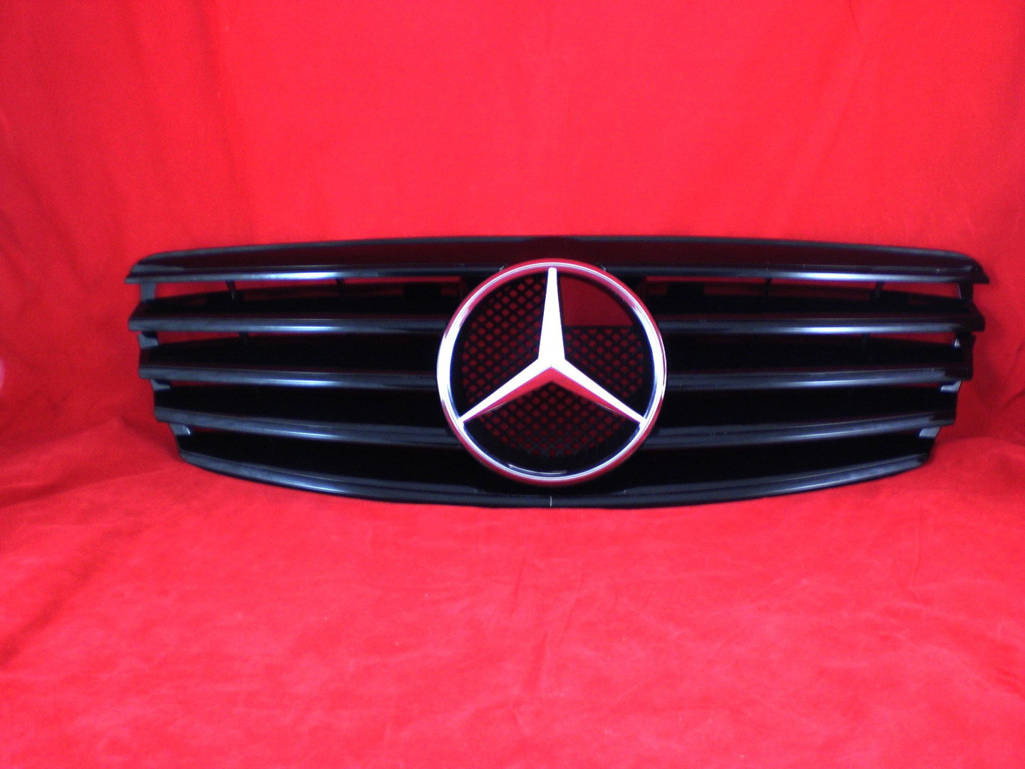 M-B W211 CL-Look grille glossy black