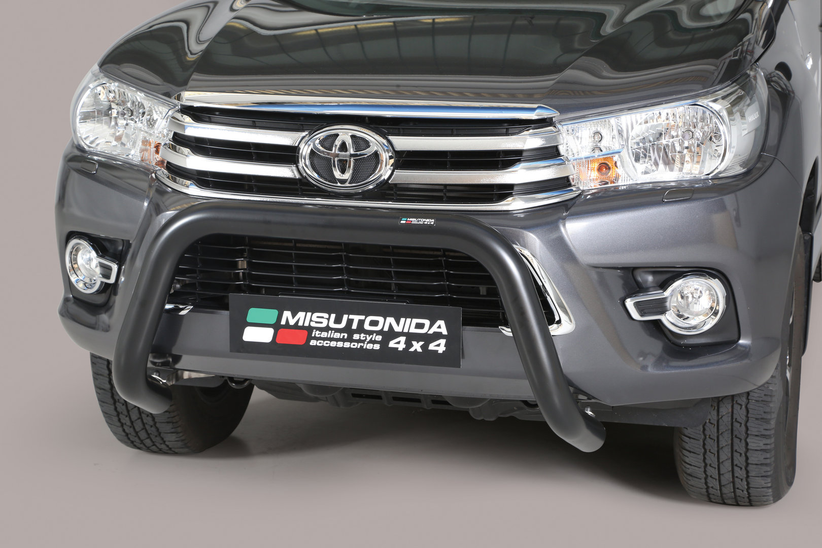 Toyota Hilux Black EU-Front guard 2016->