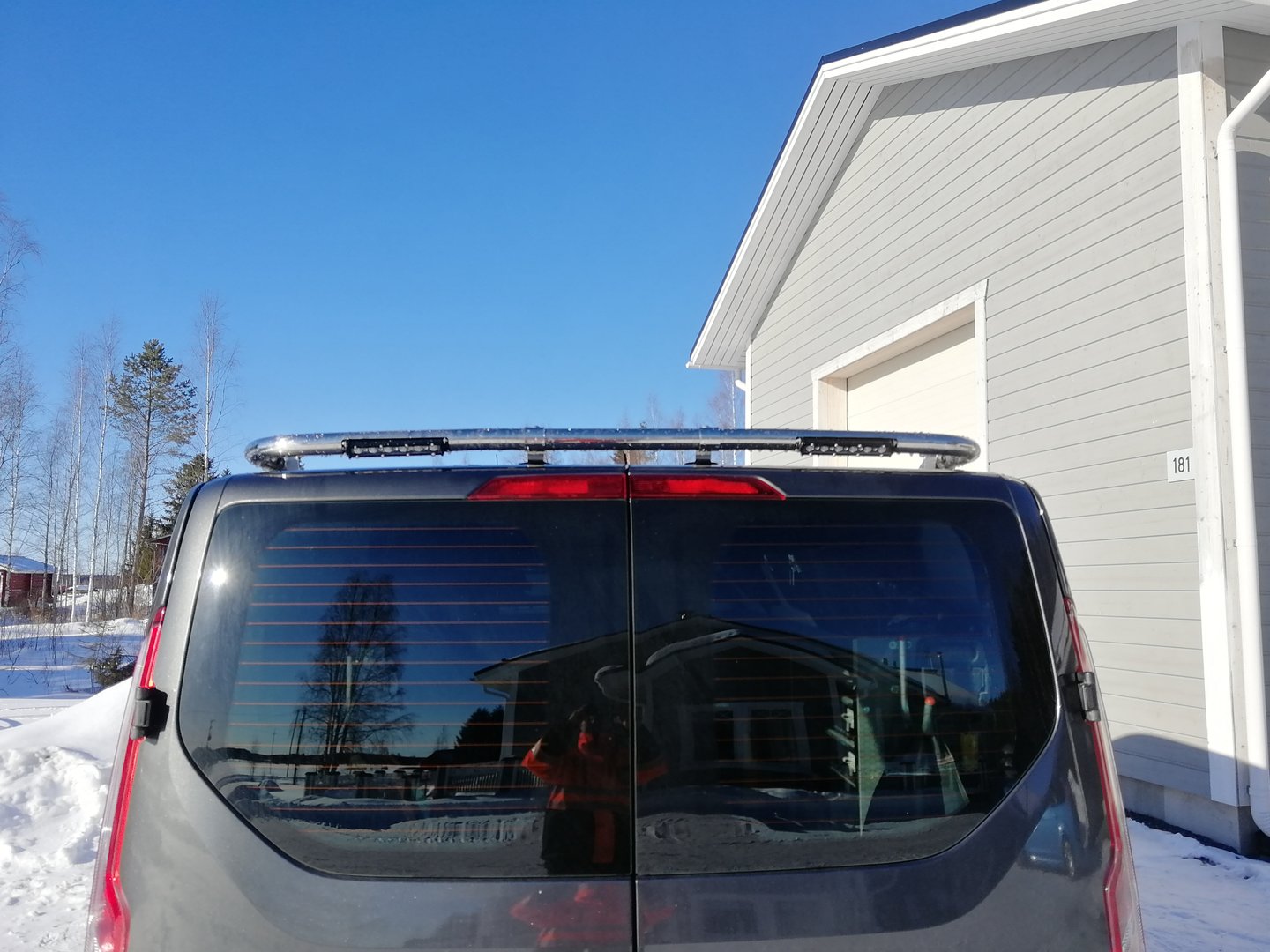 Ford Transit Custom Equipment bar to rear with working light - 10