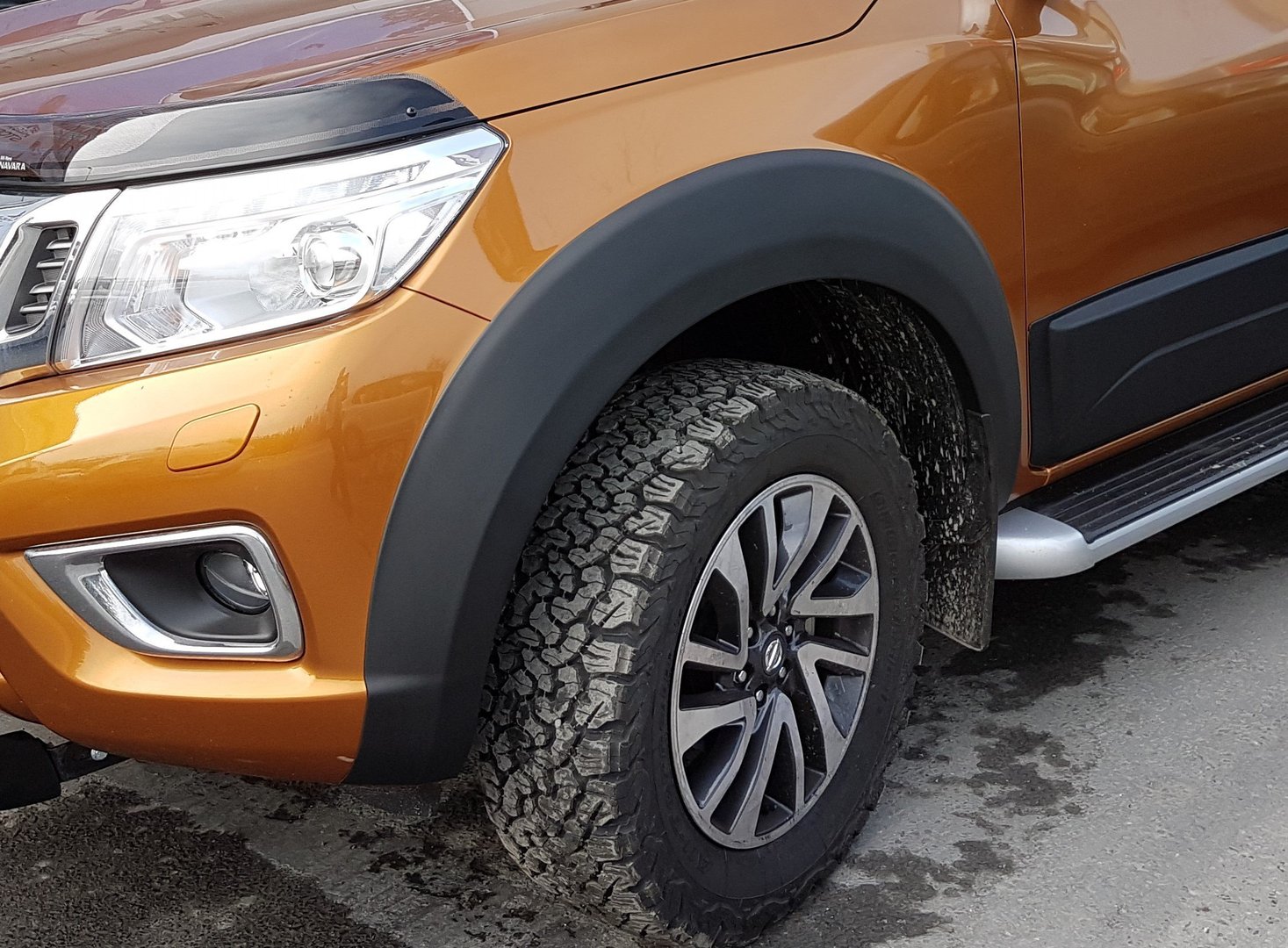 Nissan Navara Lokasuojan muovikaaret 2016->