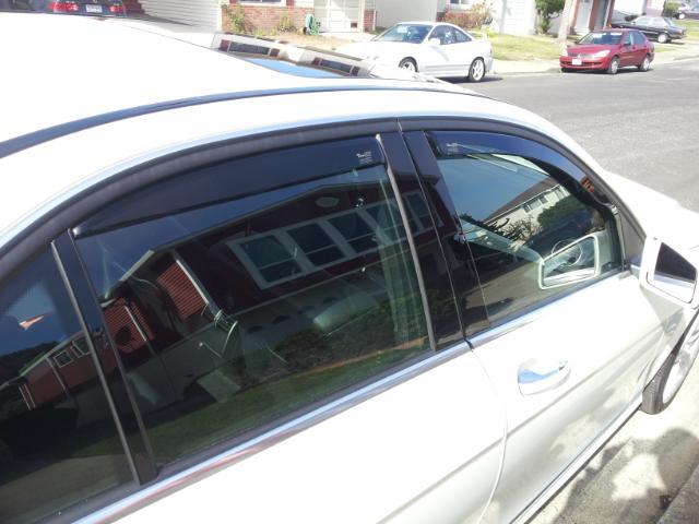 Chrysler 300C Side window deflectors to sedan