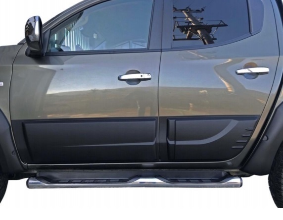 Mitsubishi L200 Side door plastics 8/2015->