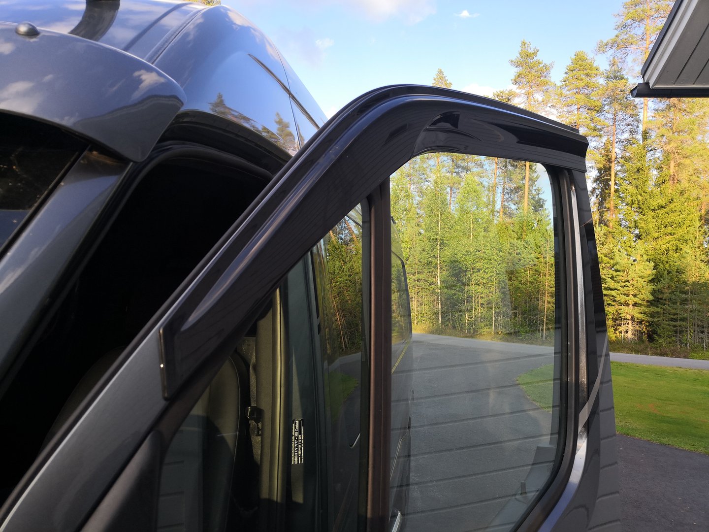 M-B Vito W639 Sidewindow deflectors (glue to frame)