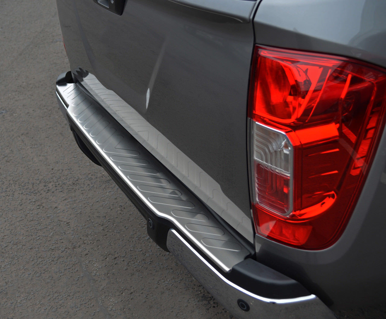 Nissan Navara Rear bumber protector 2016->