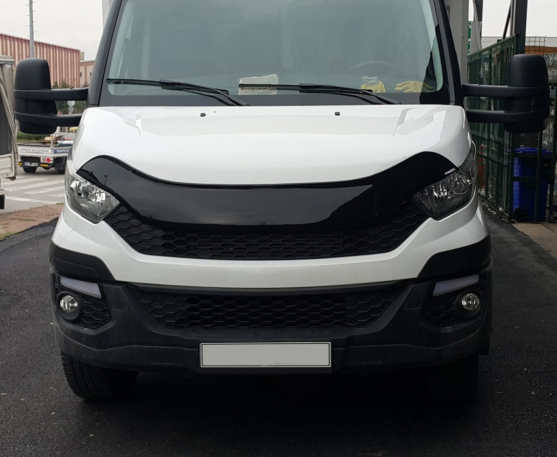 Iveco Daily Konepellin tuuliohjain