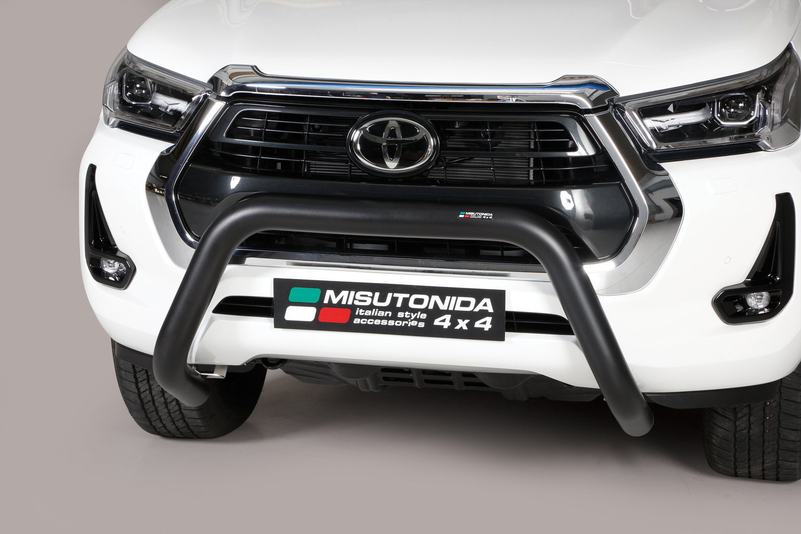 Toyota Hilux Musta EU-Valoteline 2021-> (Misutonida)