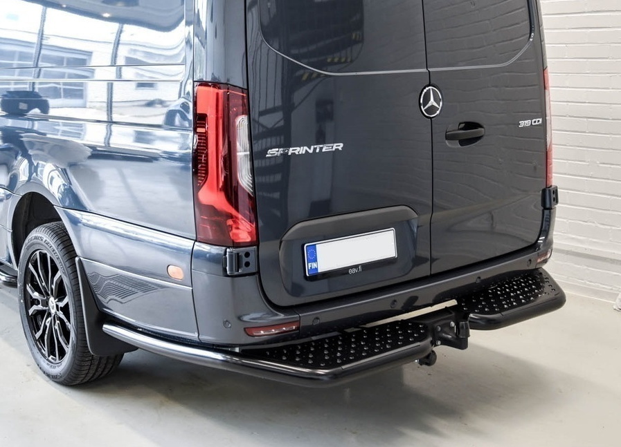M-B Sprinter W907 Premium takahelmat astinlaudalla (Musta)