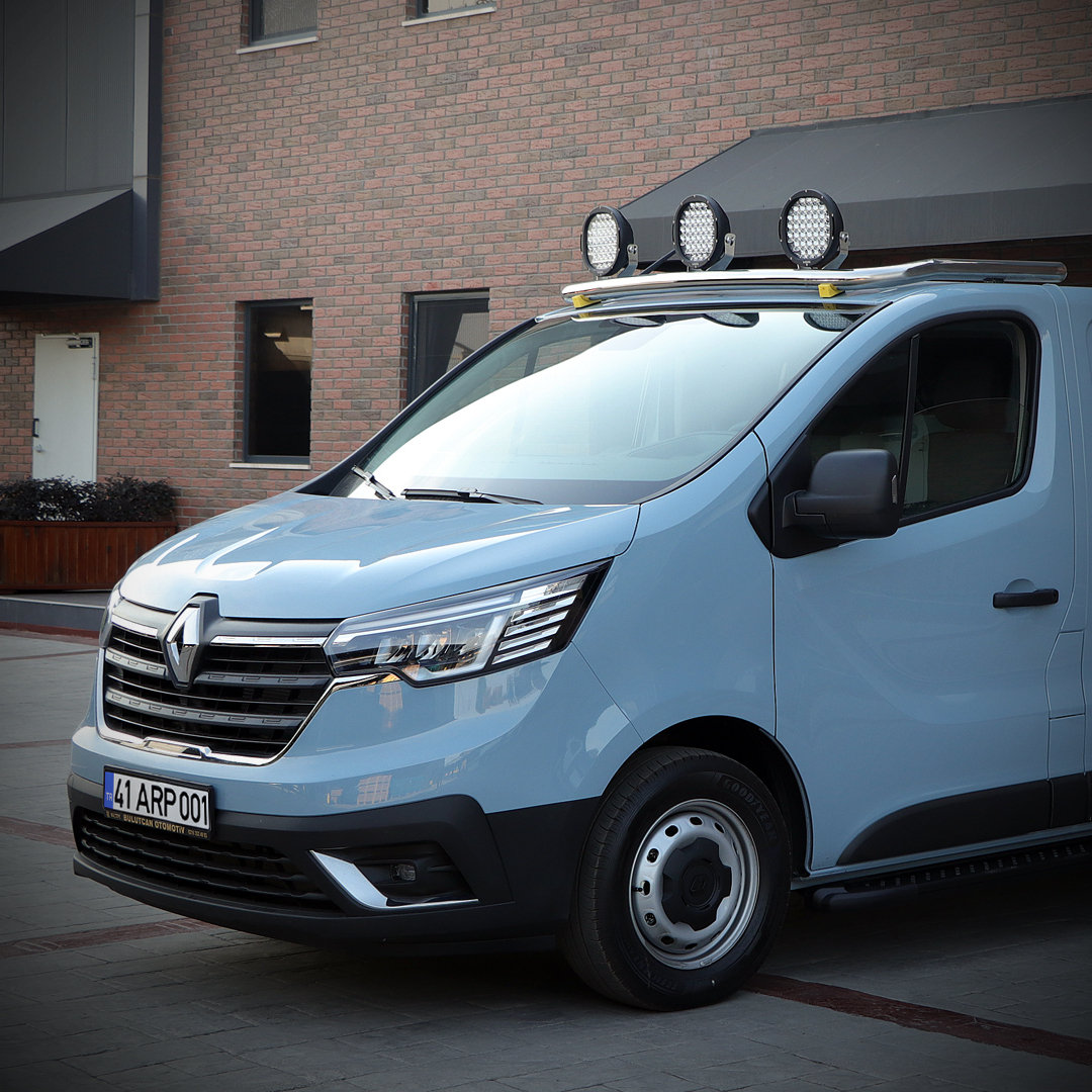 Renault Trafic Light rail to front roof