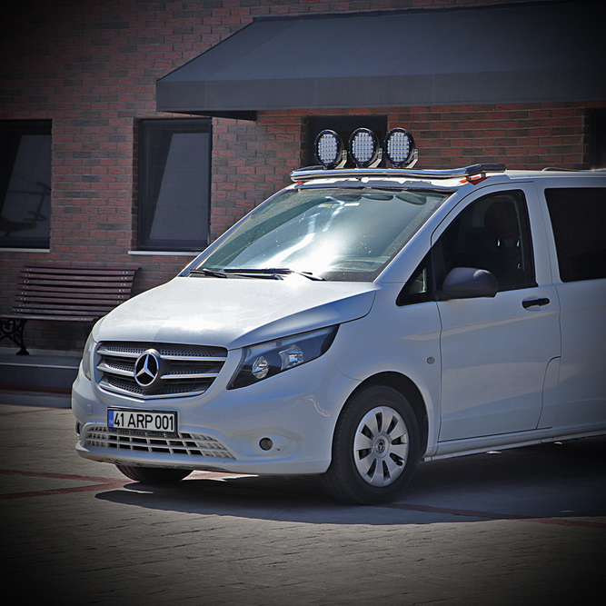 M-B Vito W639 Style light rail front roof