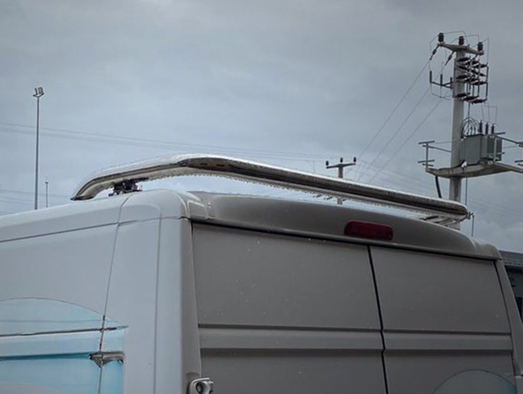 Opel Movano Style light bar to roof back