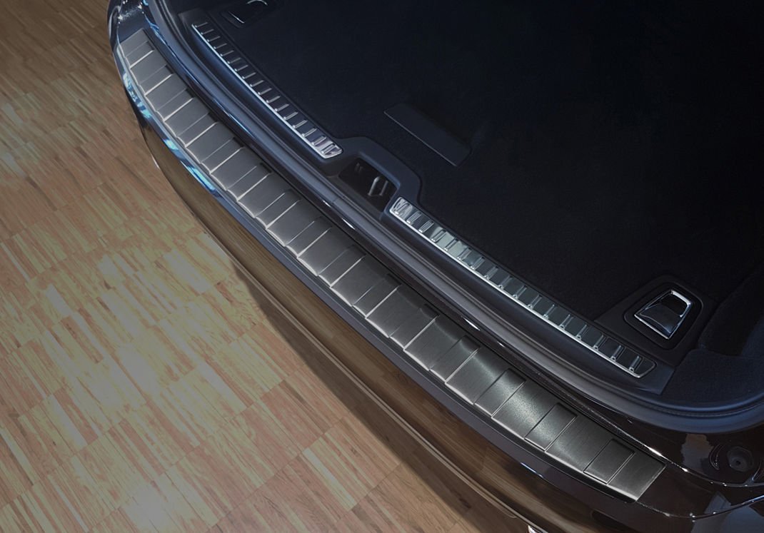 Volvo V90 Rear bumber protector 2016-> (Black line)