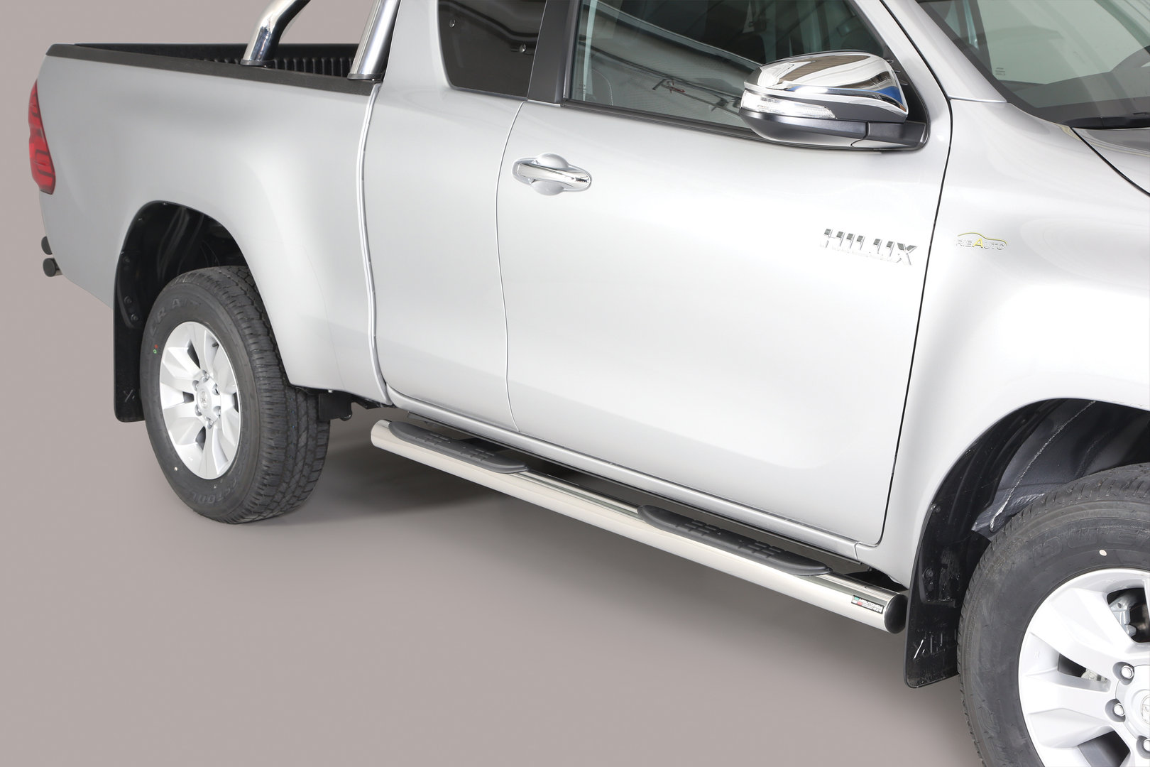 Toyota Hilux Mustat kylkiputket Extra Cap 2016-2024