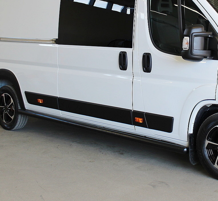 Peugeot Boxer Mustat kylkiputket 2-in-1