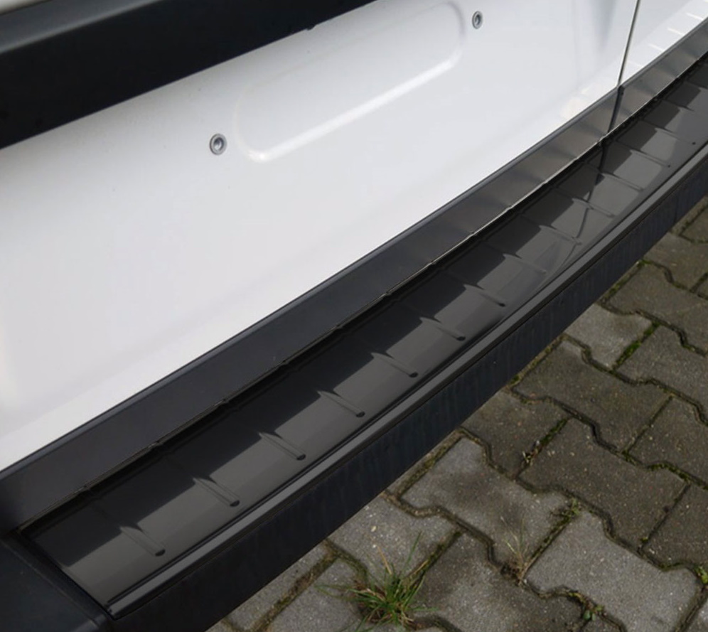 VW Crafter 2017-> Rear bumber protector (Black line)