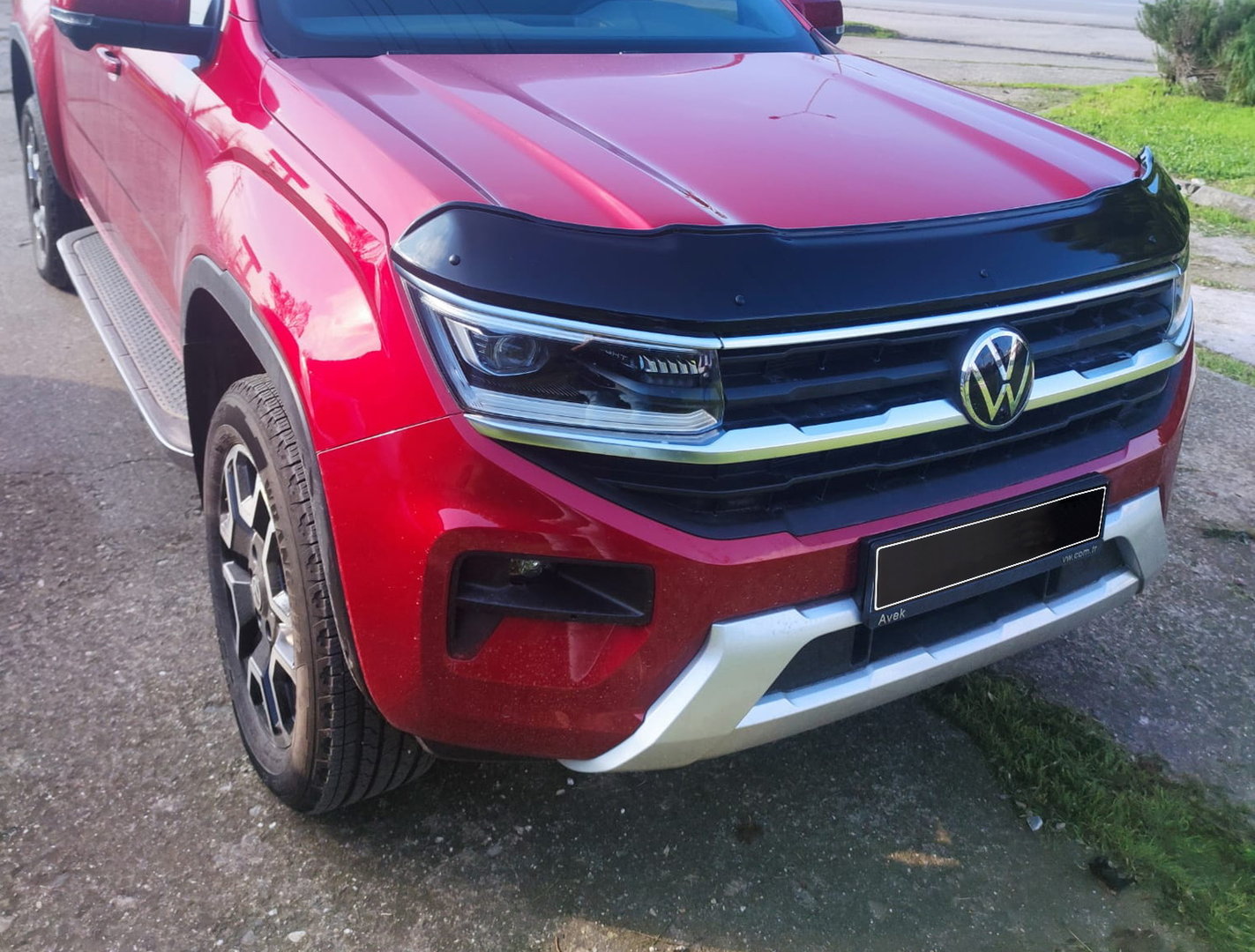 VW Amarok Konepellin tuuliohjain 2023->