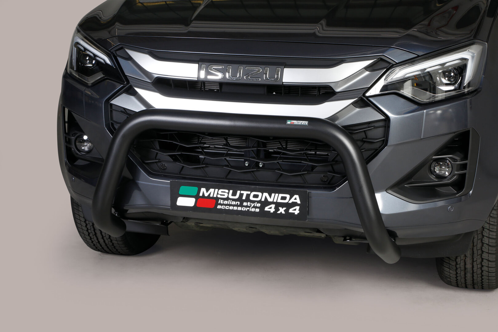 Isuzu D-Max Black EU-Front guard 76mm 2024->