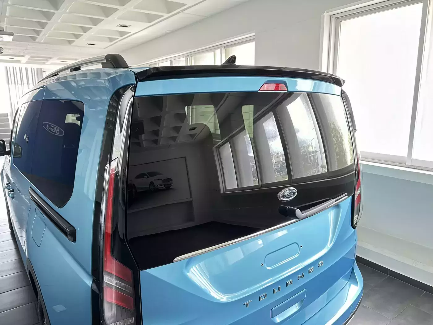 Ford Tourneo Connect Rear spoiler 2023-> with hatch