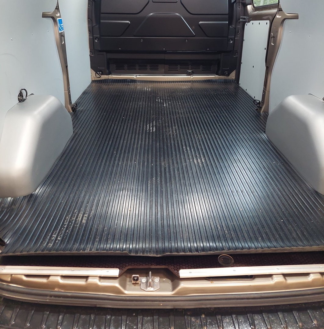 VW Transporter T7 Tavaratilan kumimatto (muotoon leikattu)