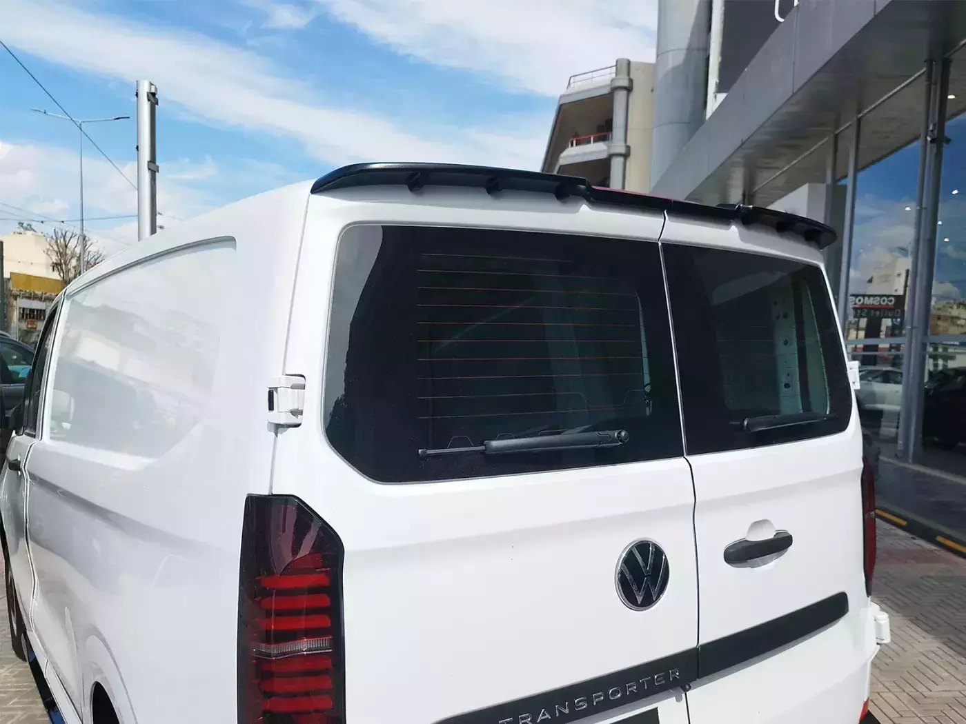 VW Transporter T7 Takaspoileri