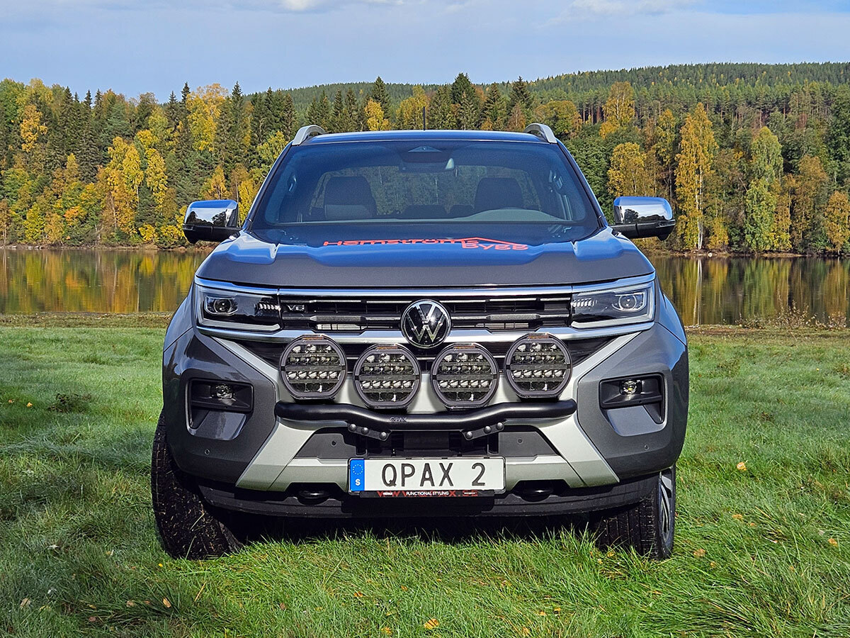 VW Amarok Q-Light valoteline musta 2023->