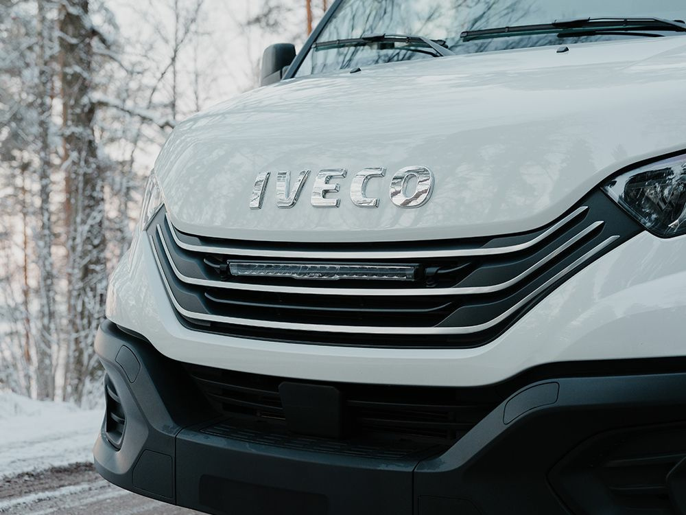 Iveco Daily 2024-> Grilli kit Paketti Lazer Glide Elite PL valolla