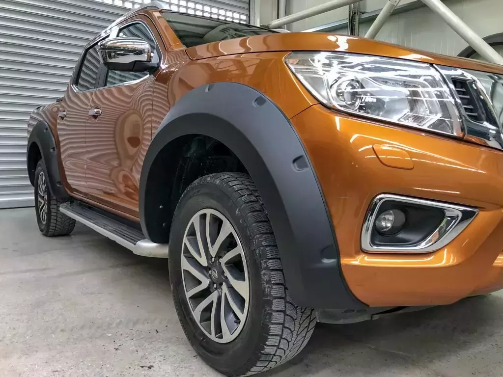 Nissan Navara Lokasuojan levikkeet 2016->
