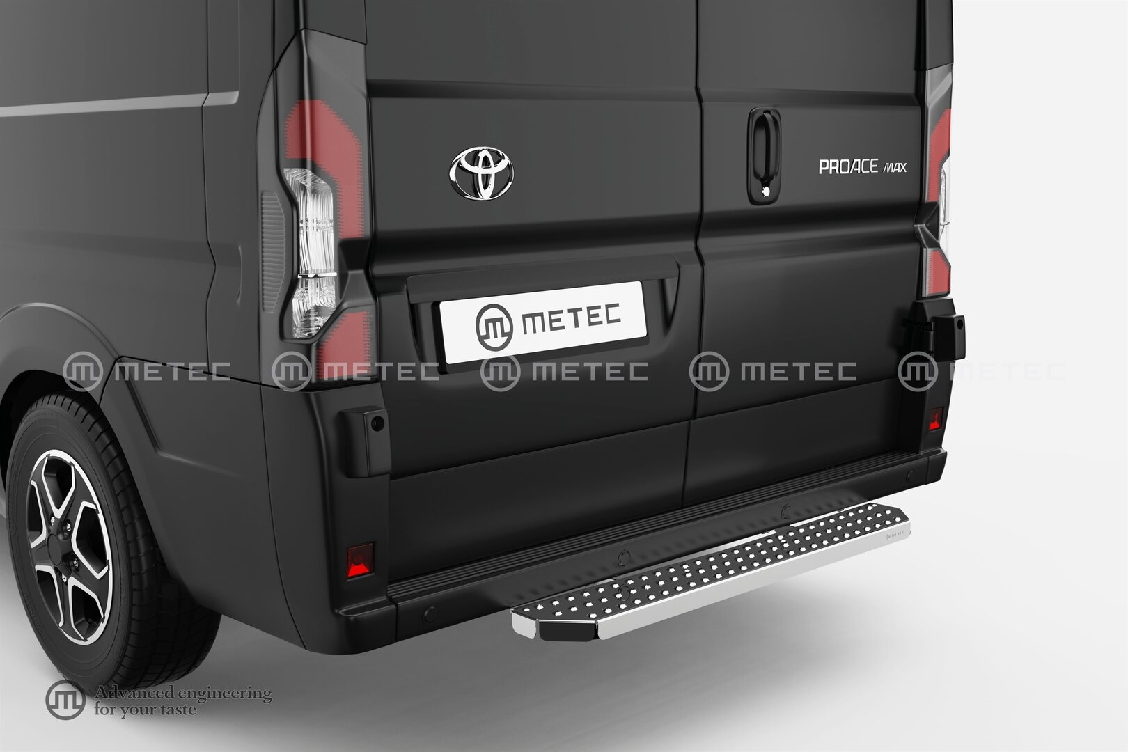 Toyota Proace Max Astinlauta taakse