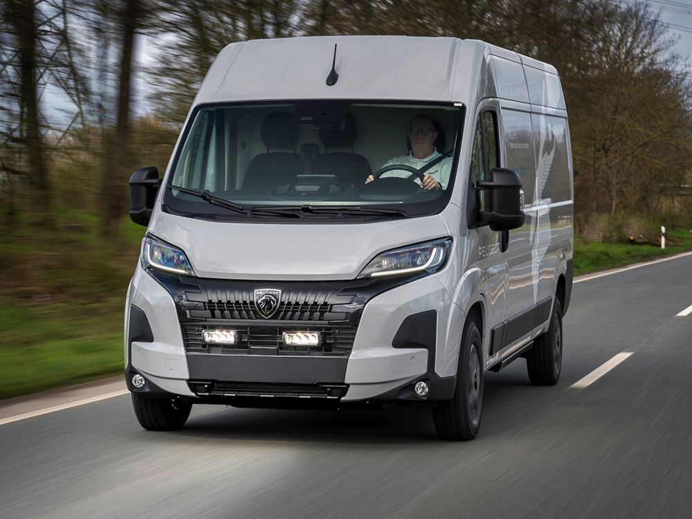 Peugeot Boxer 2025-> Grilli kit Paketti Lazer 750 GEN2 valoilla