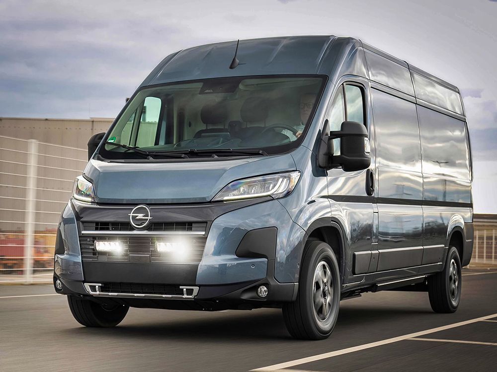 Opel Movano 2025-> Grille kit with Lazer 750 GEN2 lights
