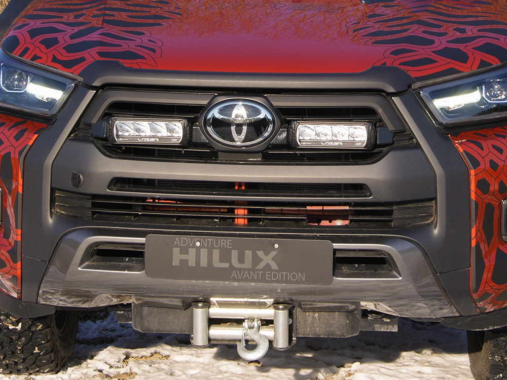 Toyota Hilux Invincible 2021-> Grilli kit Paketti Lazer 750 Elite GEN2 valoilla
