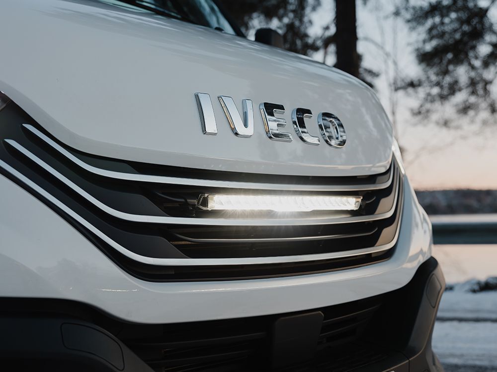 Iveco Daily 2024-> Grilli kit Paketti Lazer Glide PL valolla