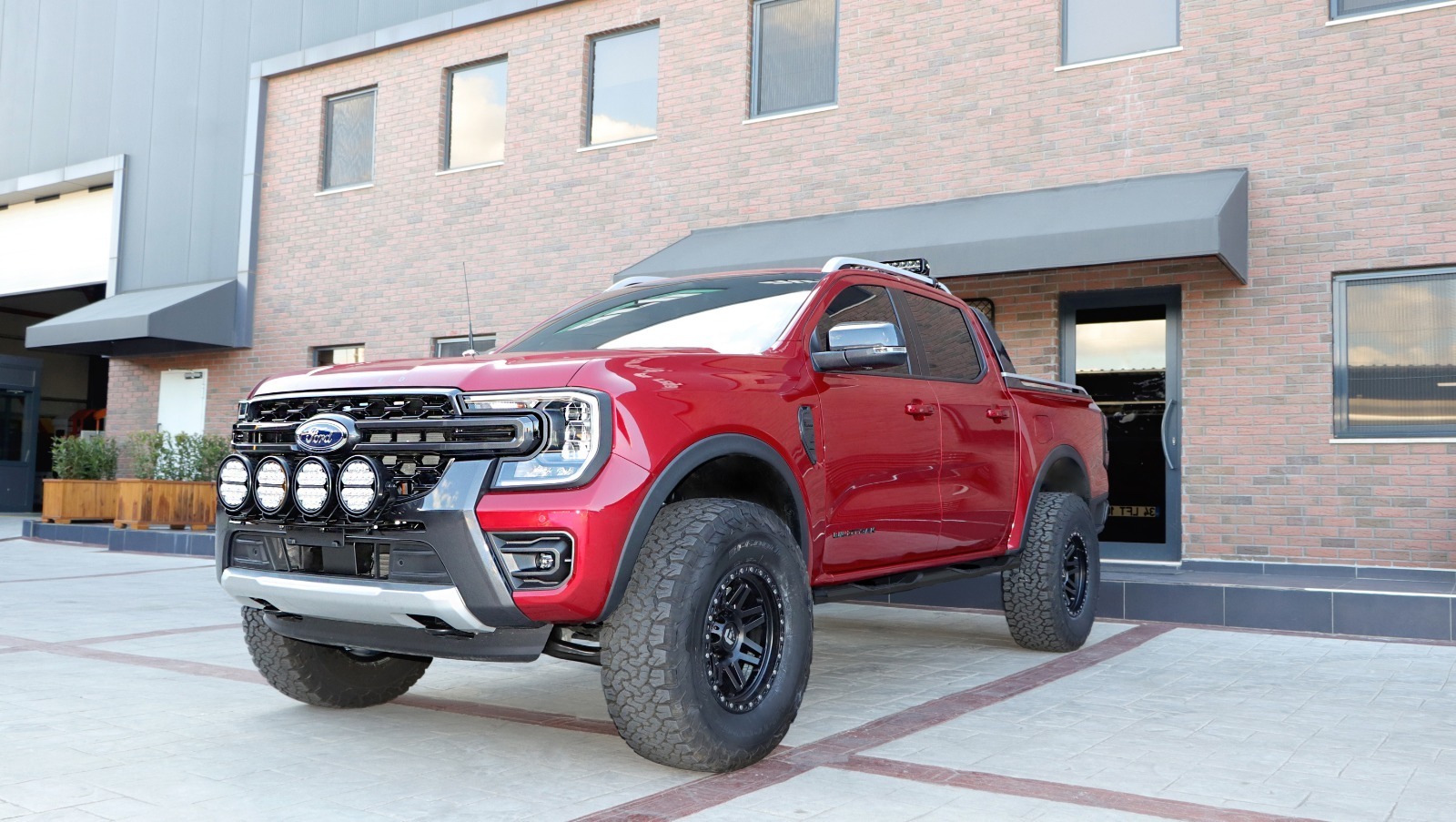 Ford Ranger Mustat kylkiputket 7/2023->