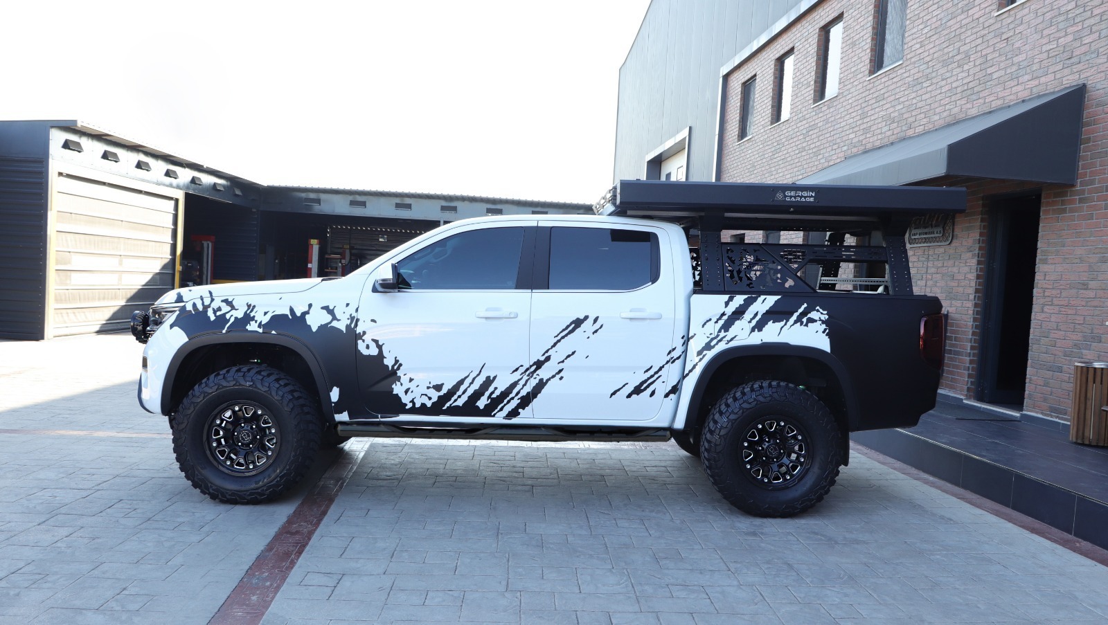 VW Amarok Mustat kylkiputket 2023->