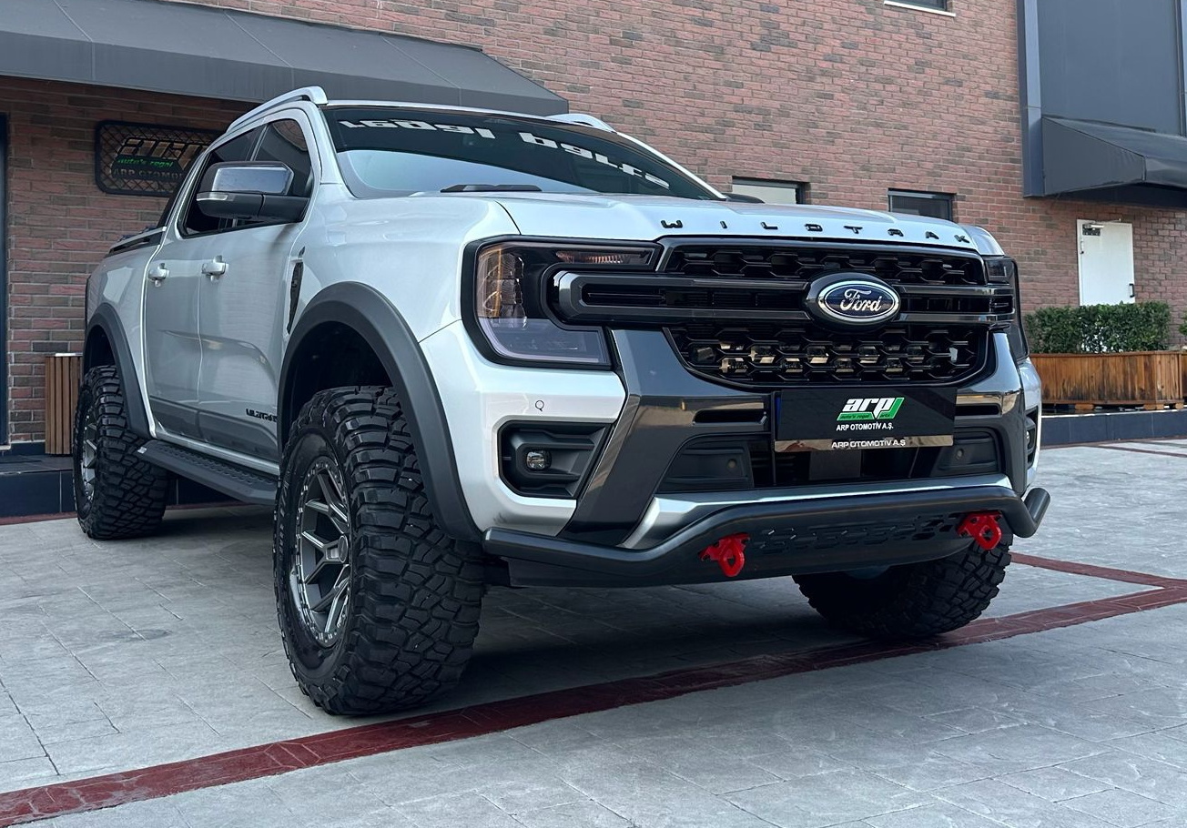 Ford Ranger Musta etupuskurin suojarauta ala-suojalla 7/2023->