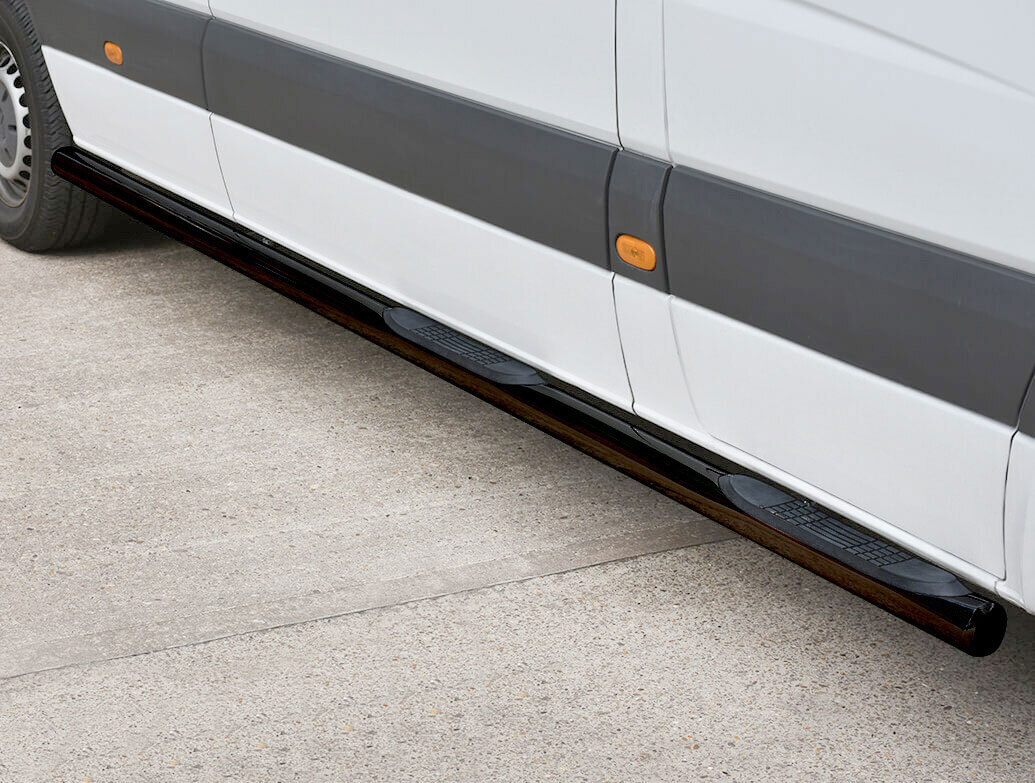 VW Crafter 2017-> Mustat kylkiputket askelmilla L2