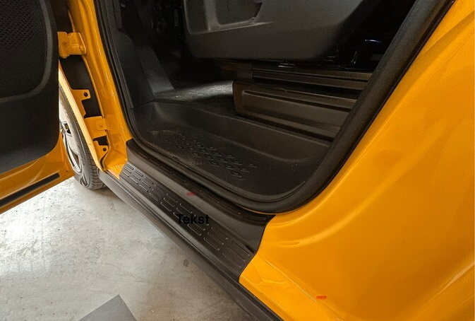 Volkswagen ID.Buzz Etuovien kynnysten muovisuojat