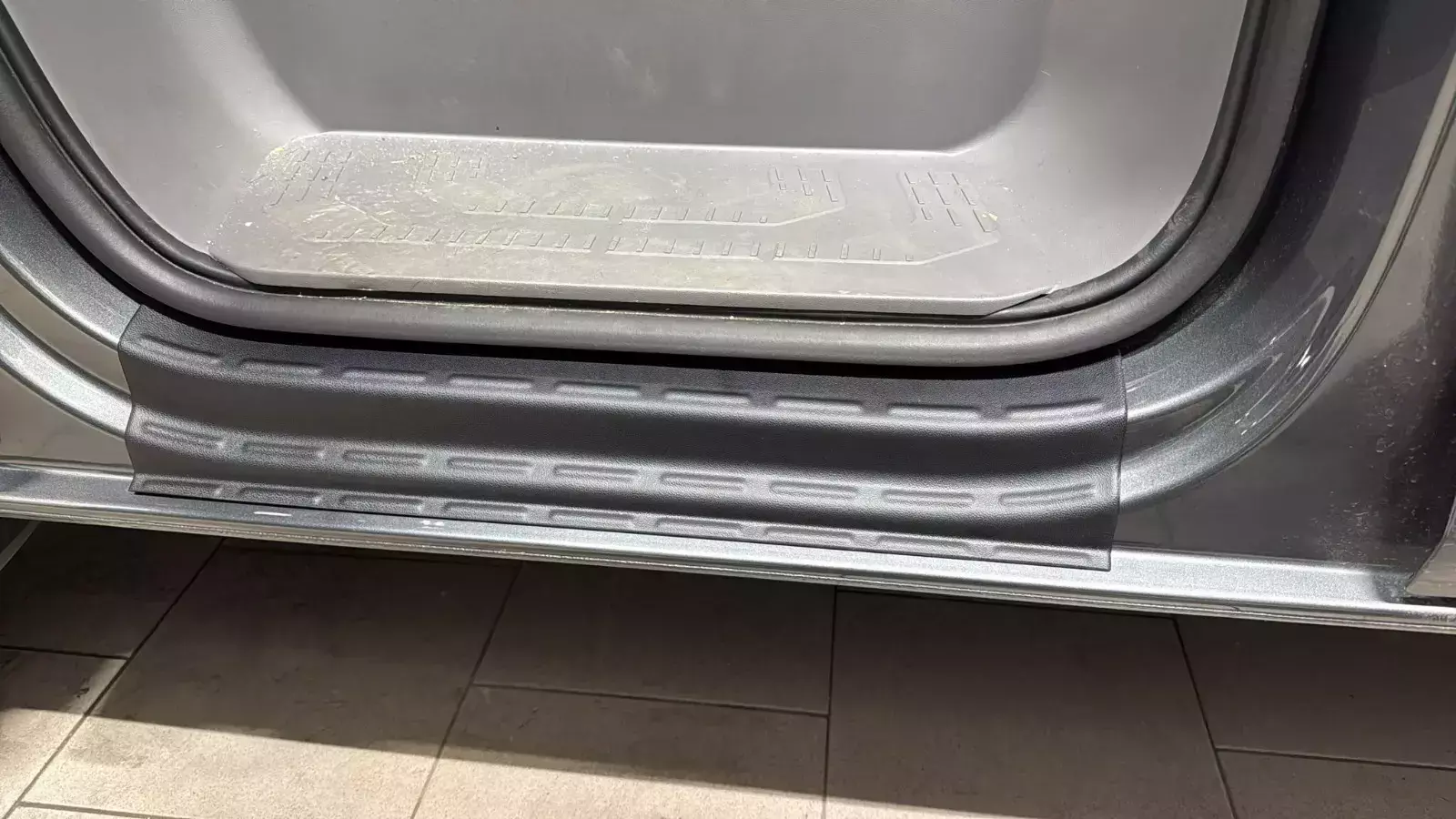 VW Crafter 2017-> Front door sill plastic protectors