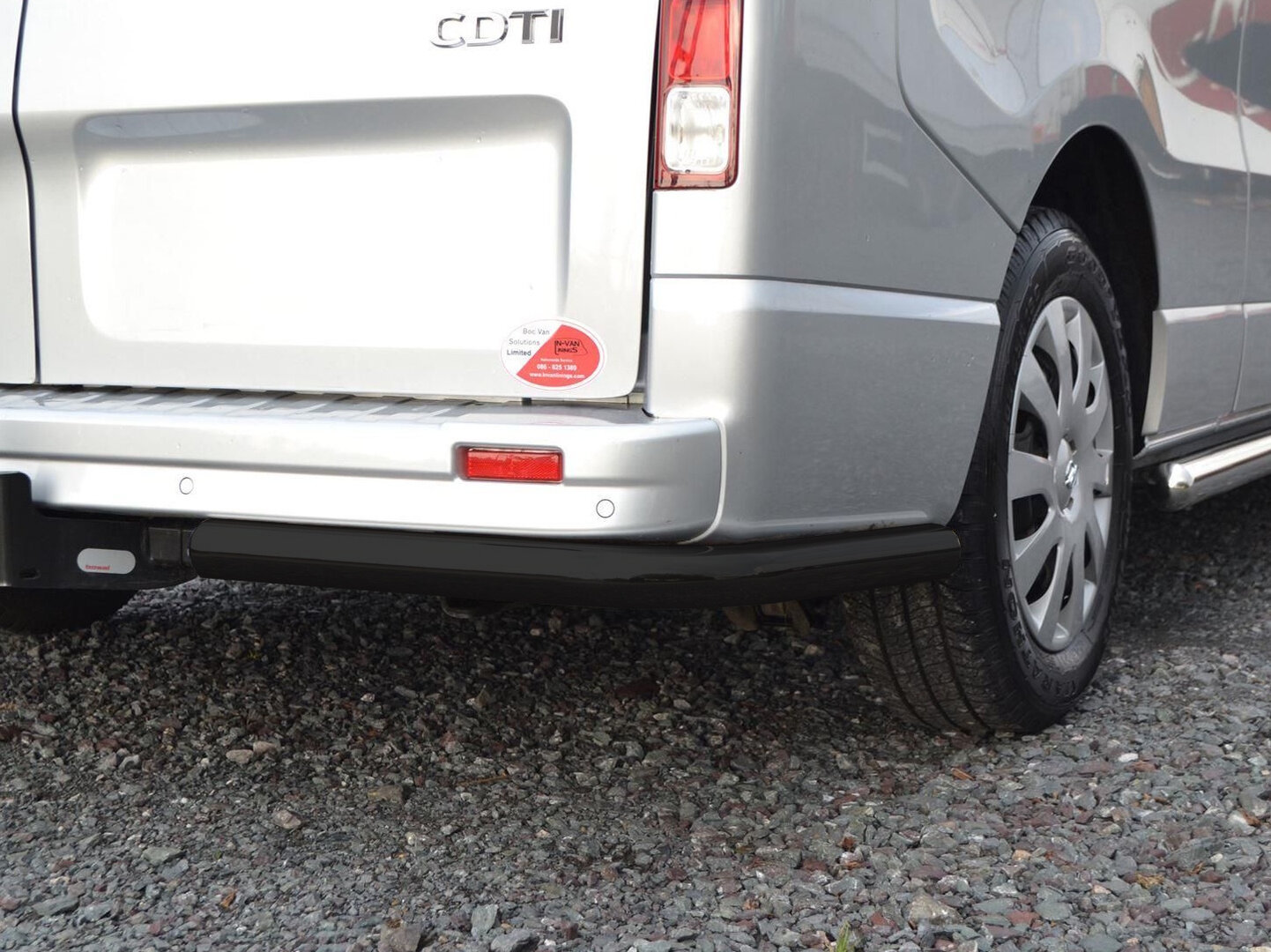 Renault Trafic Mustat takapuskurin kulmaputket 2014->