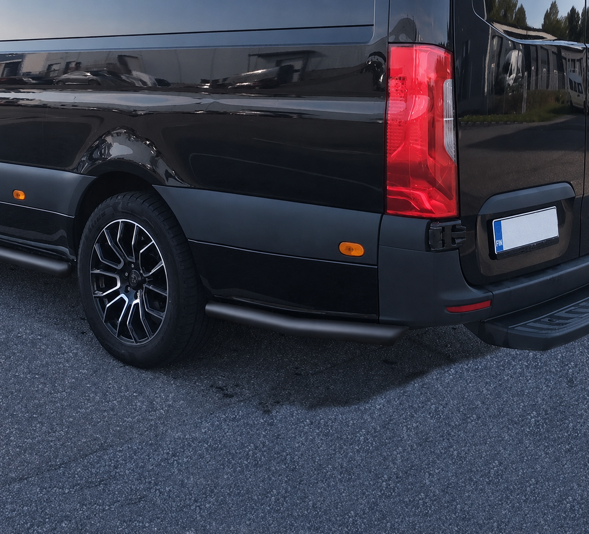 M-B Sprinter W907 Premium takapuskurin koristeputket (mustat)